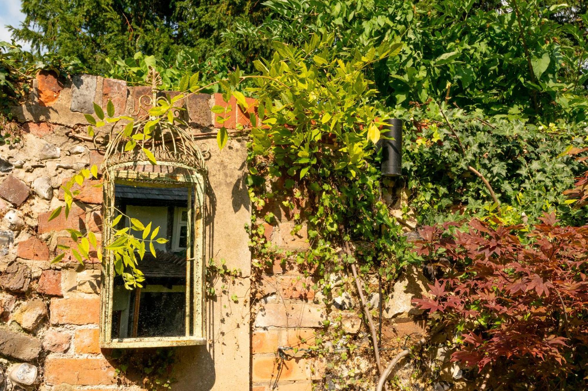 Miller Cottage A Luxury 1550'S Cottage In The Historic Centre Of 萨弗伦沃尔登 外观 照片